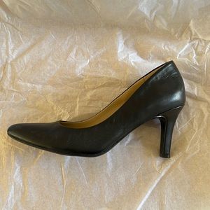 Classic black leather pumps